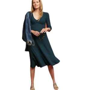 Anthropologie dress with stretchy fabric and perfectly matched green blue L P